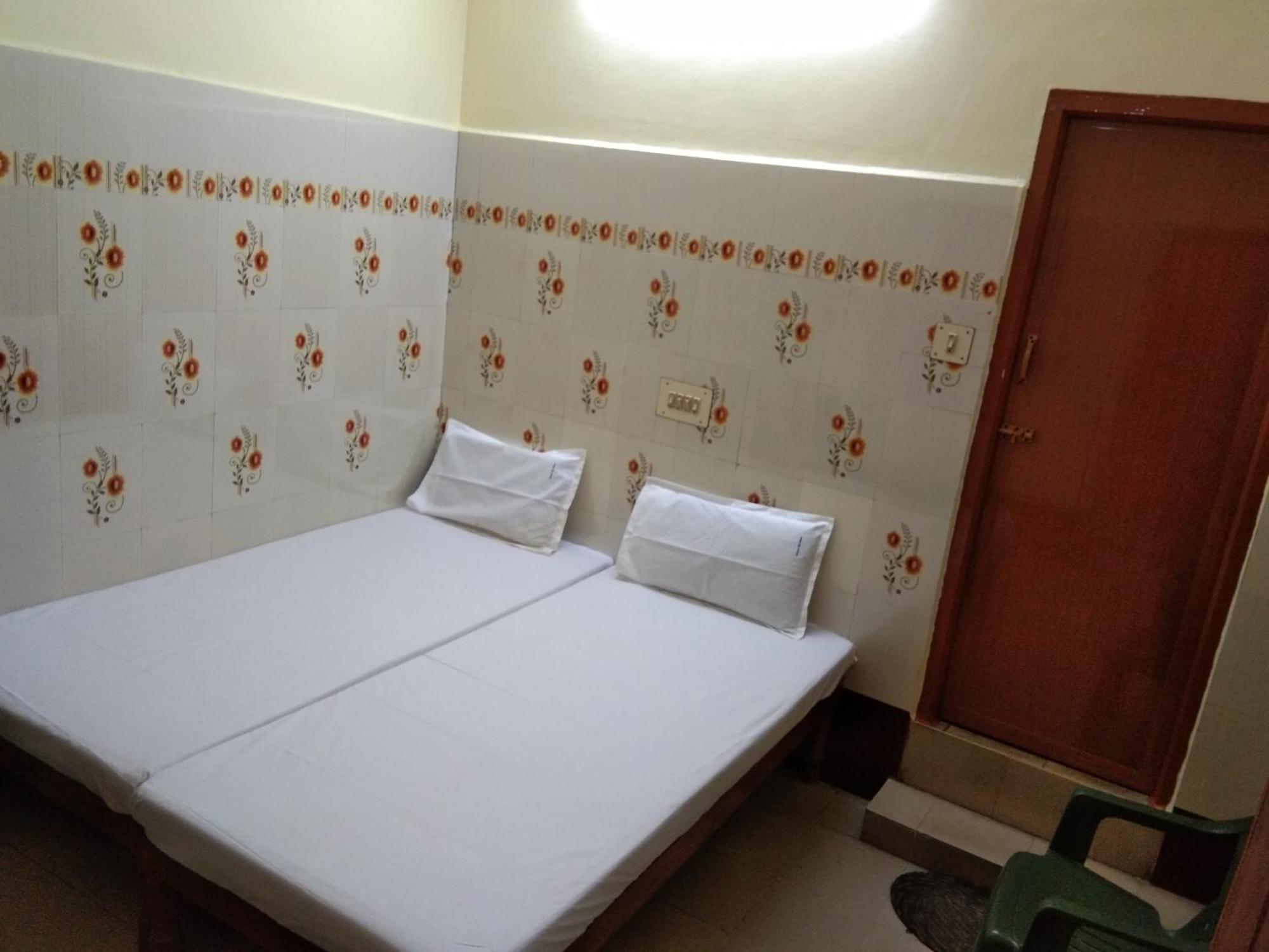 Hotel Sriram Lodge Tirupati Extérieur photo