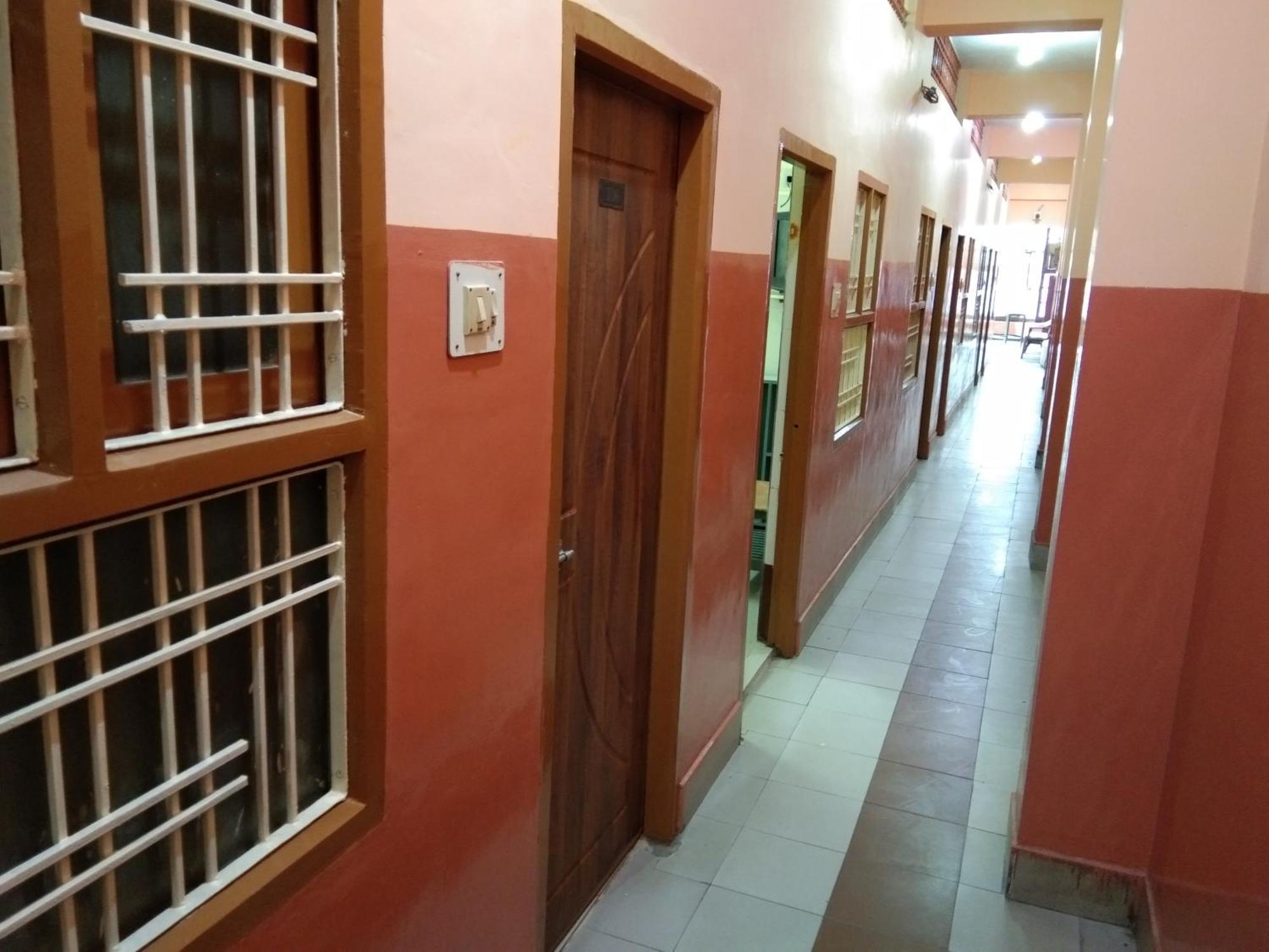 Hotel Sriram Lodge Tirupati Extérieur photo