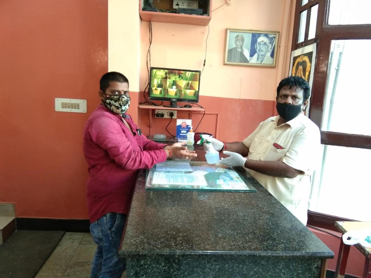 Hotel Sriram Lodge Tirupati Extérieur photo