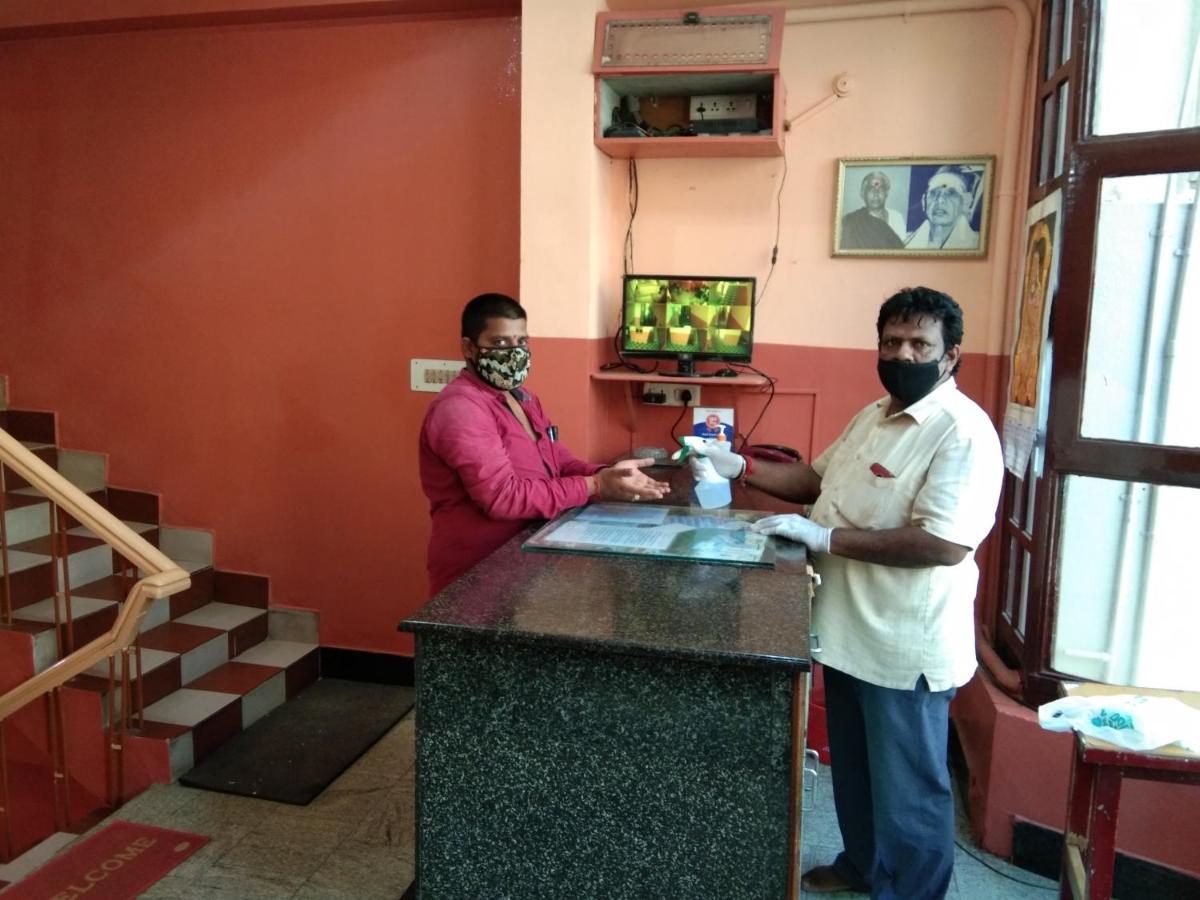 Hotel Sriram Lodge Tirupati Extérieur photo