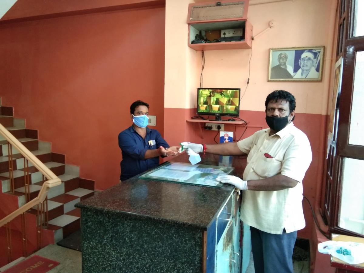 Hotel Sriram Lodge Tirupati Extérieur photo