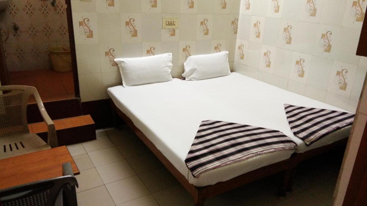 Hotel Sriram Lodge Tirupati Extérieur photo