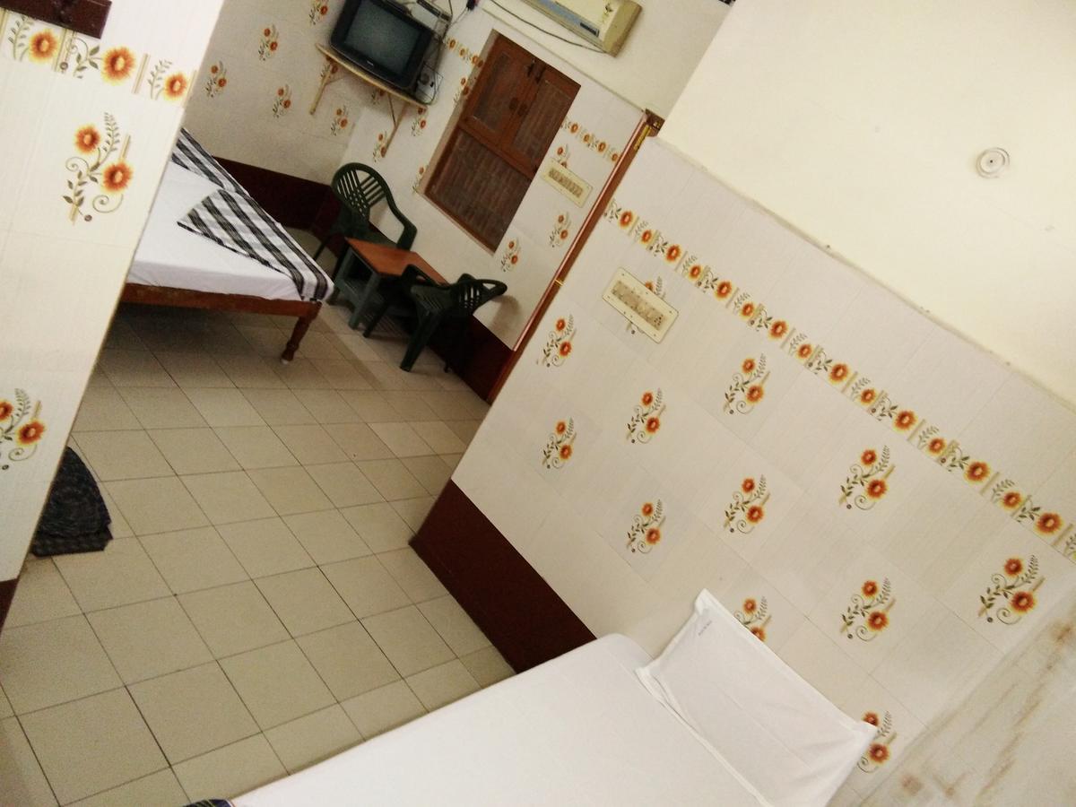 Hotel Sriram Lodge Tirupati Extérieur photo