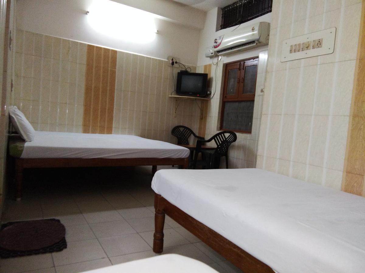 Hotel Sriram Lodge Tirupati Extérieur photo