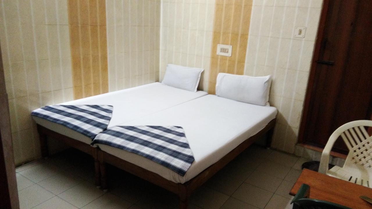 Hotel Sriram Lodge Tirupati Extérieur photo